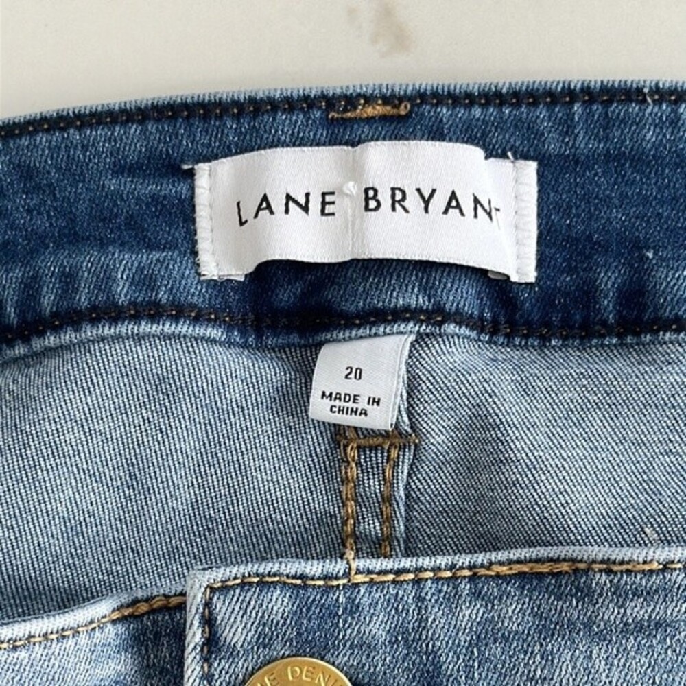 Lane Bryant Women's Mid Rise Signature Fit Blue Bermuda Jeans Shorts Sz 20 - Picture 6 of 8